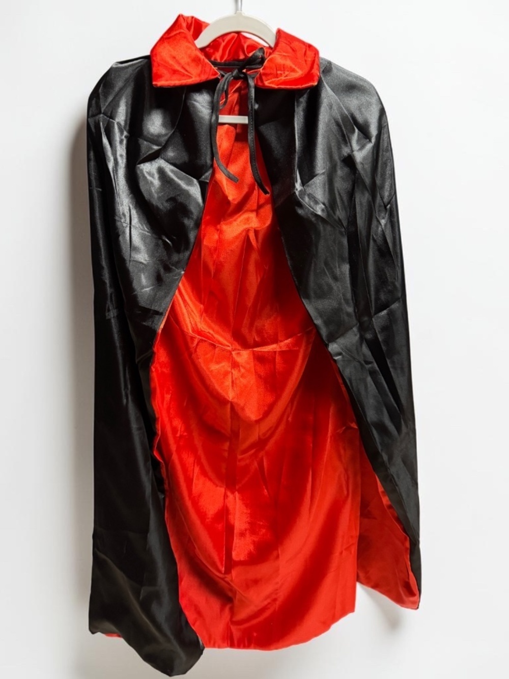 Vampire Cape Black Red Satin Cloak 48” Halloween Costume NWT - Picture 6 of 10